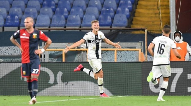 Milani mendon transferimin e sulmuesit Andreas Cornelius